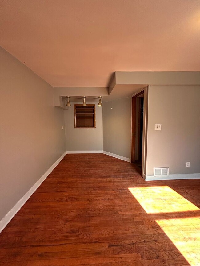 Building Photo - Black Milvus Rentals (6201 S. 42nd St.)