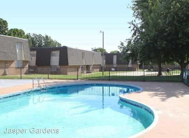 Building Photo - 2502 N Rockwell Ave