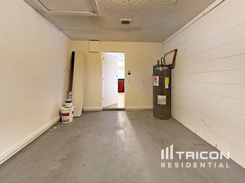 Building Photo - 4013 Forecast Dr