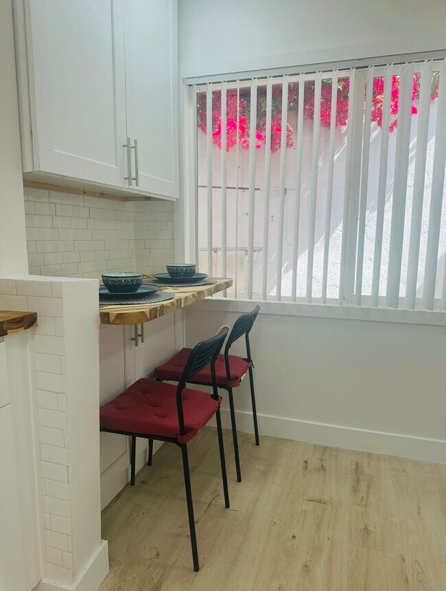 Building Photo - Free Rent until FEBRUARY 2026! Brand new" Cottage!  1-BR + den, totally remodeled!