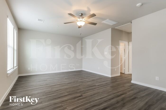 Building Photo - 18310 W Centro Cir