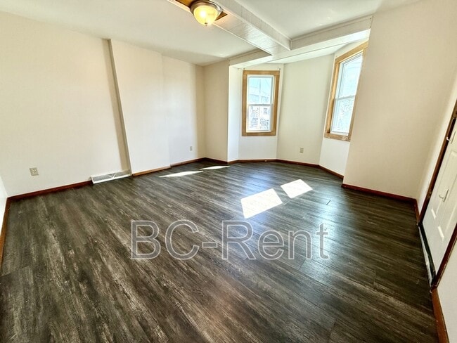 Building Photo - 526 Adams St