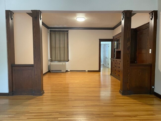 Building Photo - 508 S Cedar St