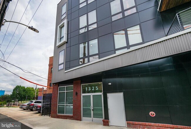Building Photo - 1325 N Lee St