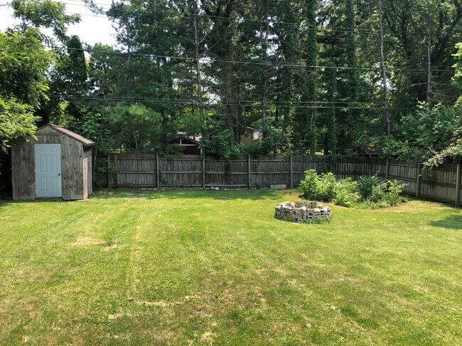 Building Photo - Cute 2 Bedroom in Wonder Lake! Large Fenced Yard!