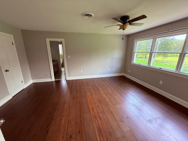 Building Photo - 7356 Woodville Ln