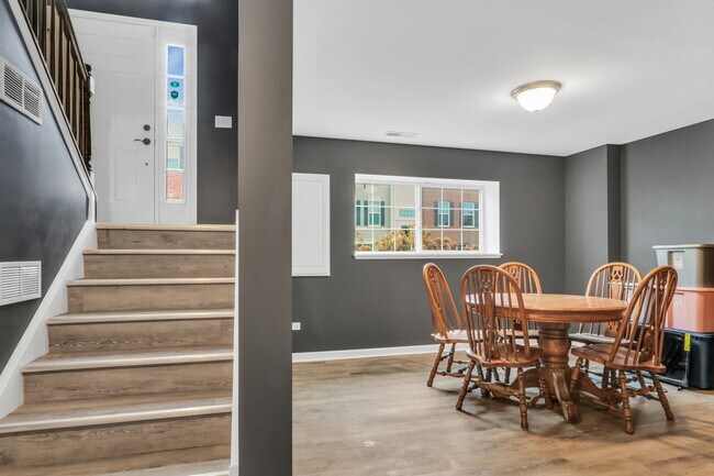 Building Photo - 214 Lionel Dr