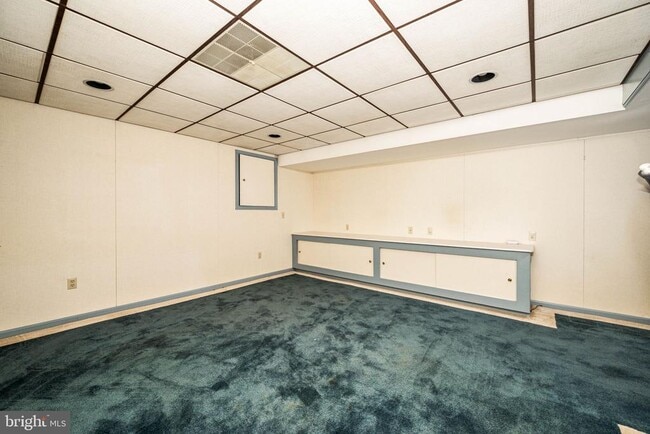Building Photo - 401 Alderbrook Dr