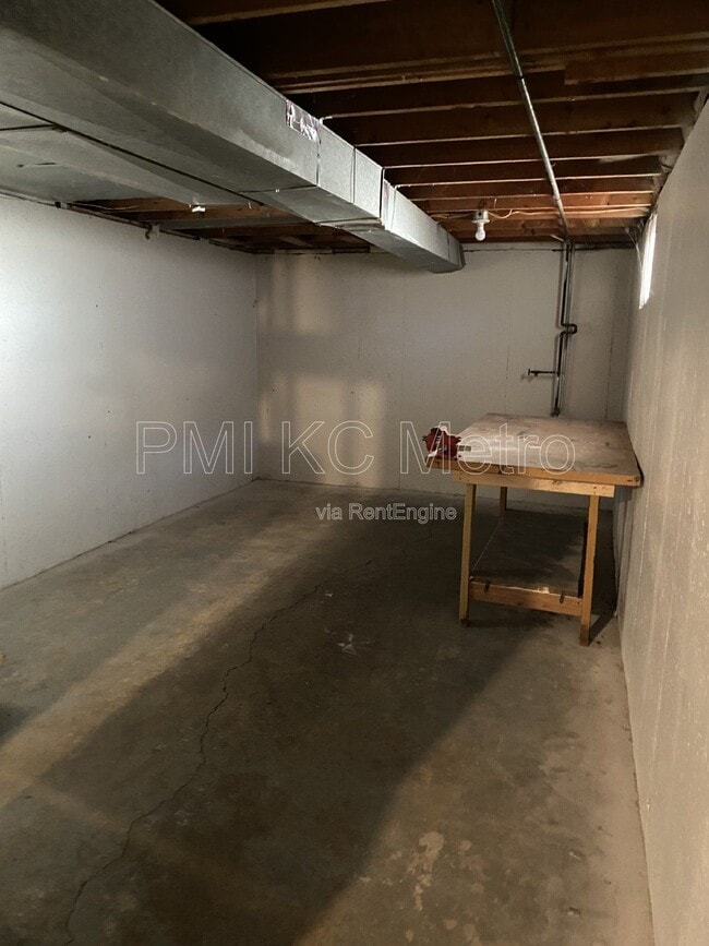 Building Photo - 1508 E Leona St