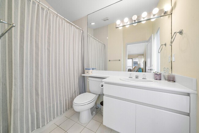 Building Photo - 2115 S Ocean Blvd