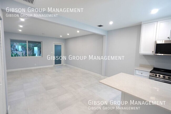 Building Photo - 631 NE 17th Way