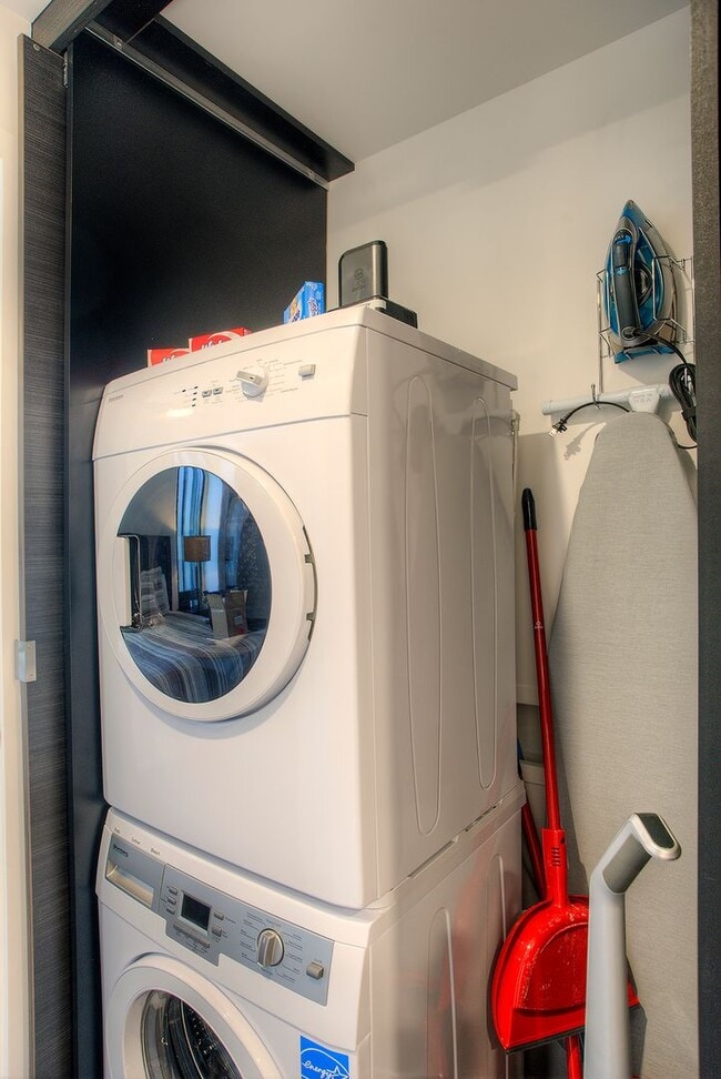 Building Photo - Highrise 1 Bedroom at Portland on the Park