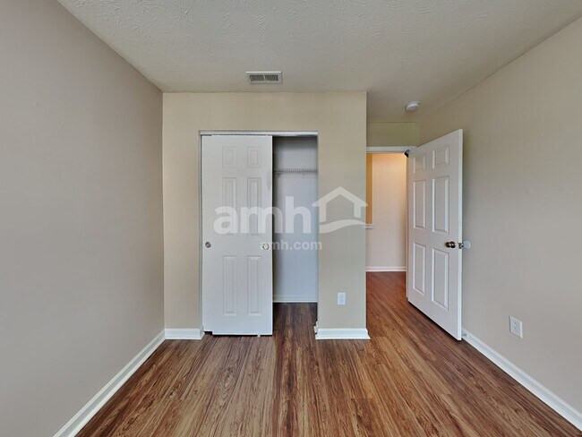 Building Photo - 1236 Saticoy Ct