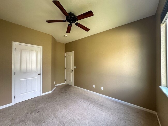 Building Photo - Horseshoe Ridge 4bd 3ba 2,522sq.ft. home FOR RENT!