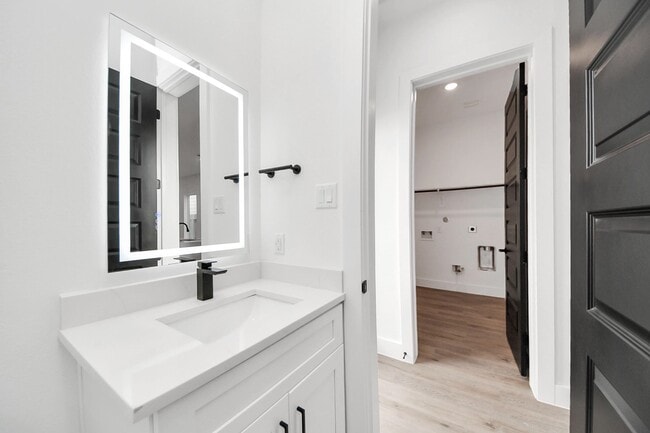 Building Photo - 3308 Hardy St