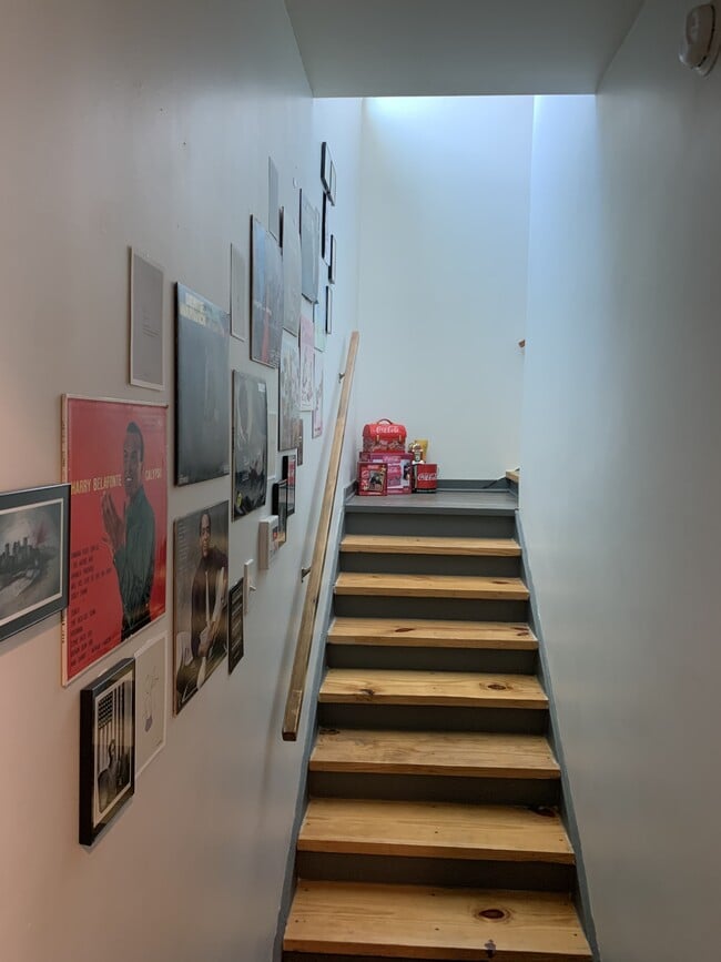Building Photo - 305 W 23rd St
