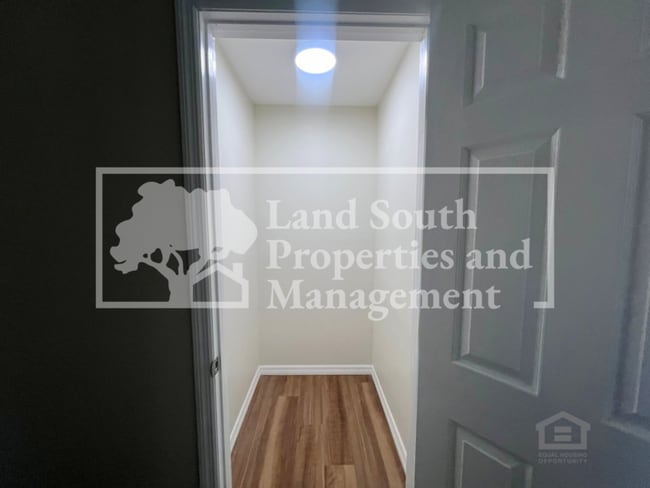 Building Photo - 2618 S Palmeden Dr