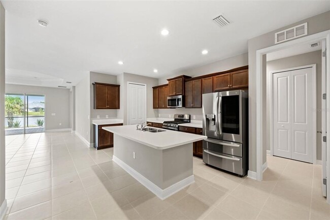 Building Photo - 10072 Lake Wales Cir