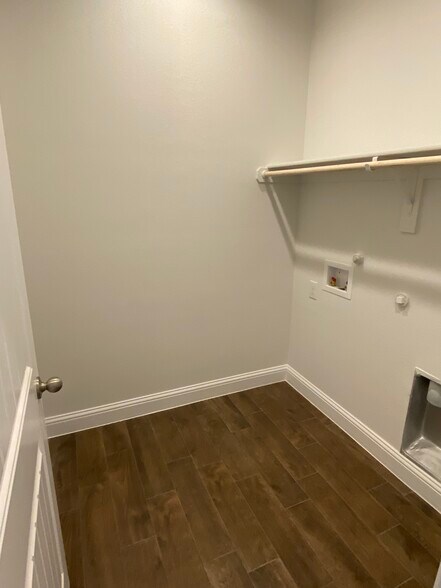 Building Photo - 5513 Mountain Island Dr