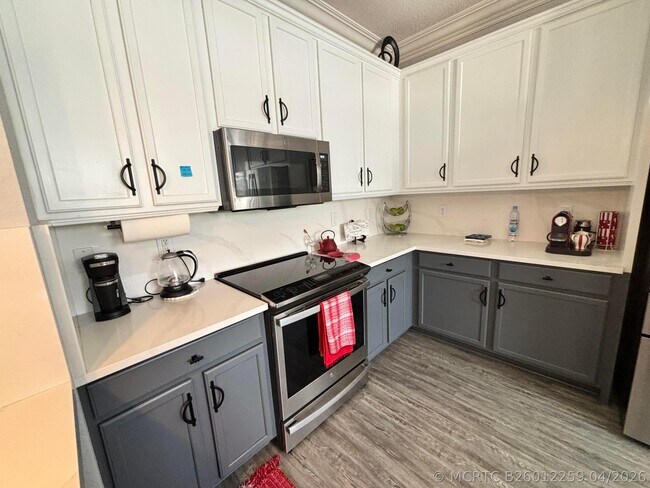 Building Photo - 8219 Calabria Lakes Drive