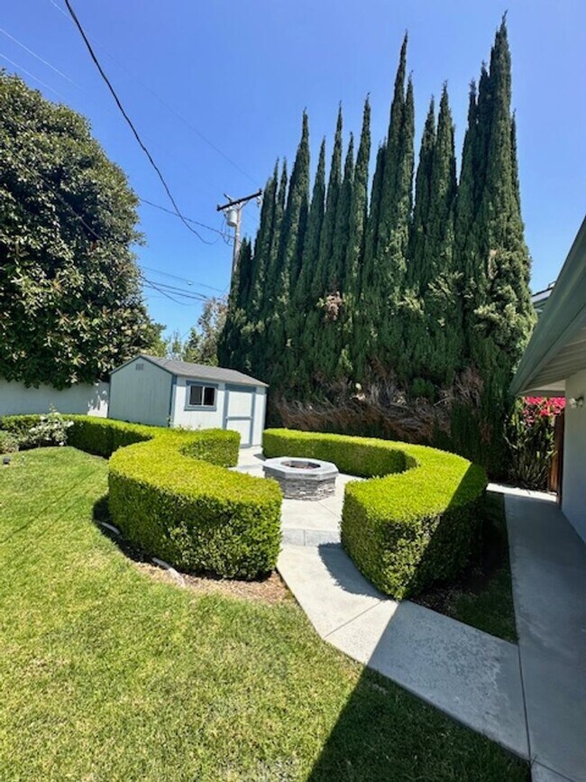 Building Photo - A True Gem in One of the Most Sought-After...