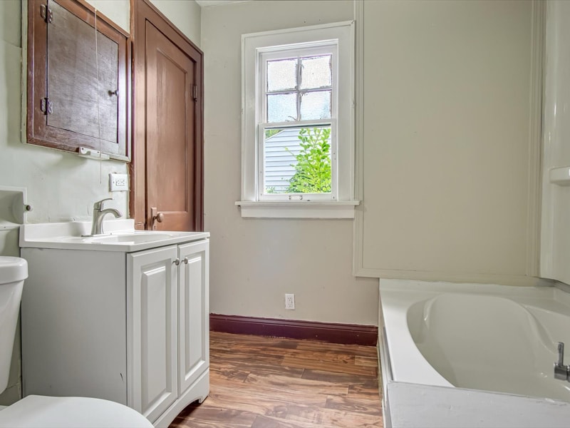 Building Photo - 5611 Hallows Ave