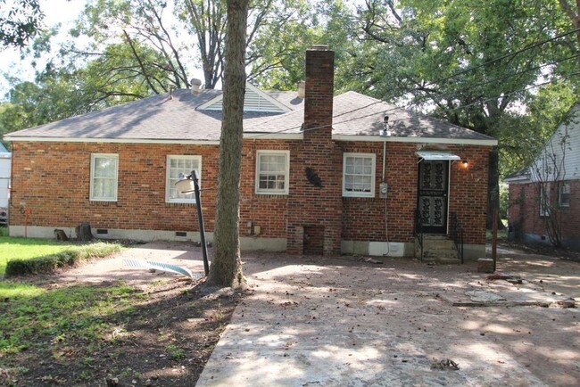 Building Photo - Beautiful 3 Bedroom Home Near Memphis Inte...