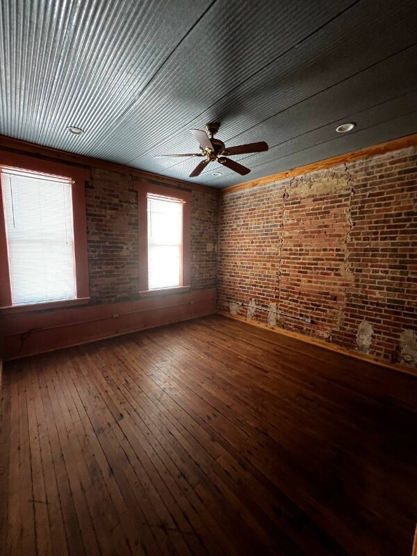 Building Photo - 1043 S Pine St