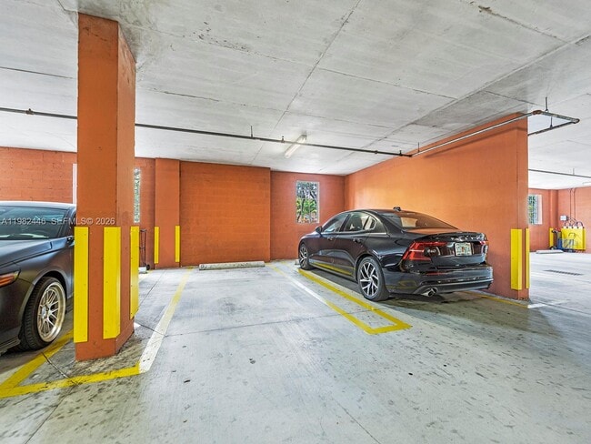 Building Photo - 215 SW 42nd Ave