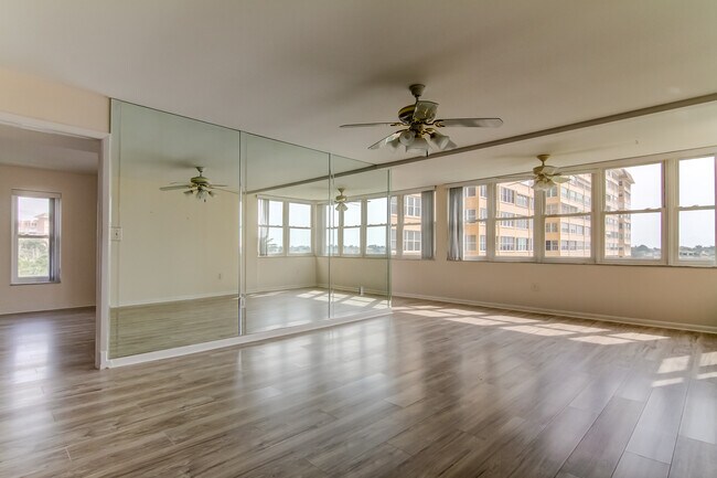 Building Photo - 5130 Brittany Dr S