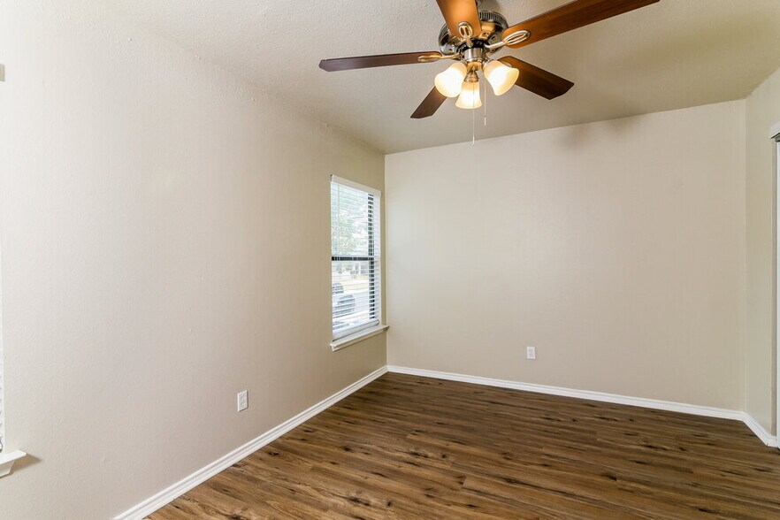 Building Photo - 7934 Dueling Oak