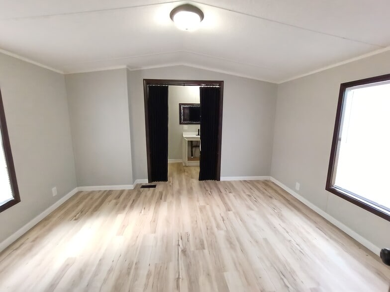 Building Photo - 1 Deerwood Park