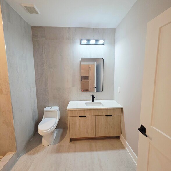 Building Photo - 714 Chestnut St