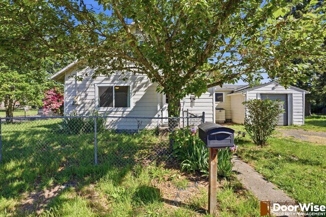 Building Photo - Charming 4-Bed Newberg Home!