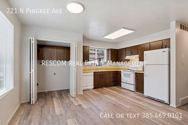 Building Photo - 221 N Pingree Ave
