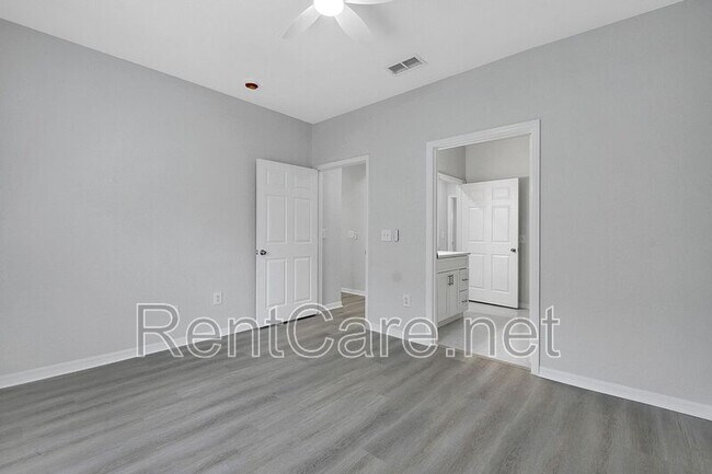 Building Photo - 6005 Westgate Dr