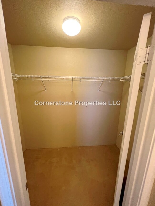 Building Photo - 92-637-637 Welo St