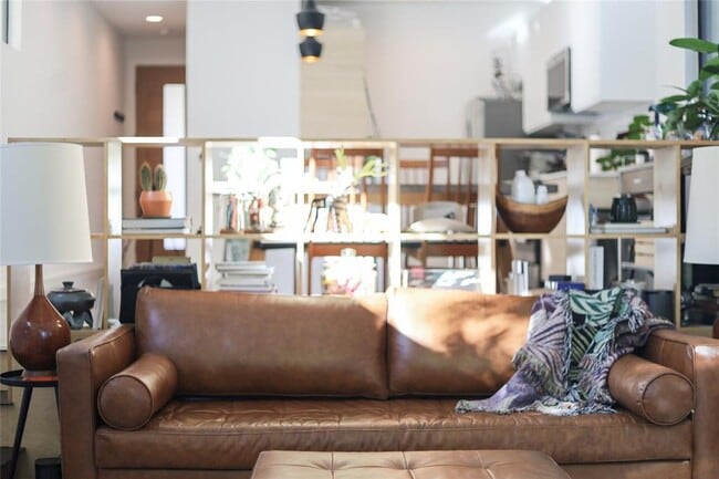 Building Photo - 2709 E 14th St