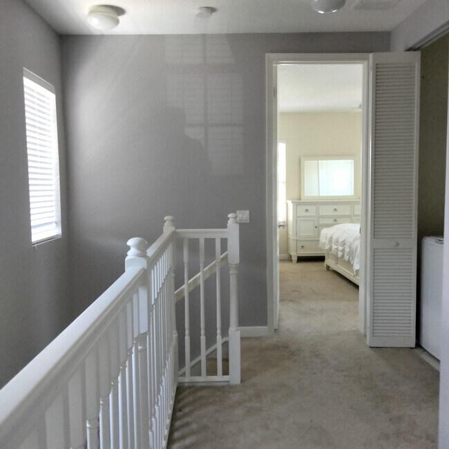 Building Photo - 647 Castle Dr