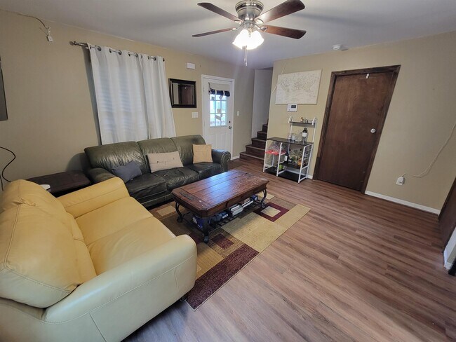 Building Photo - 1227 Continental Ct