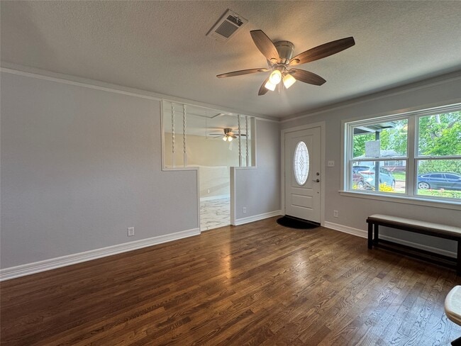 Building Photo - 6645 Lodge St