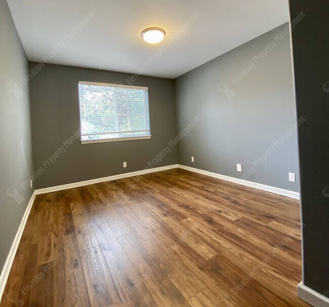 Building Photo - Updated 3BR - 2BA Gardener's Dream, w/ RV parking