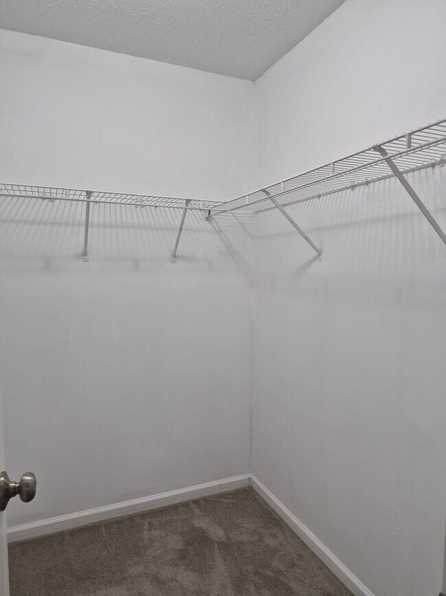 Building Photo - Landstown