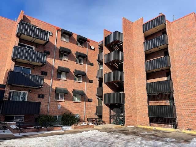39 unit Building - 1833 N Williams St