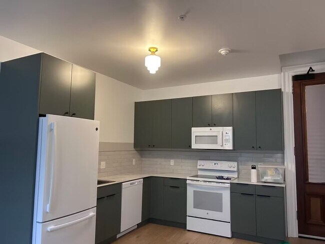 Building Photo - 30 W Broad St