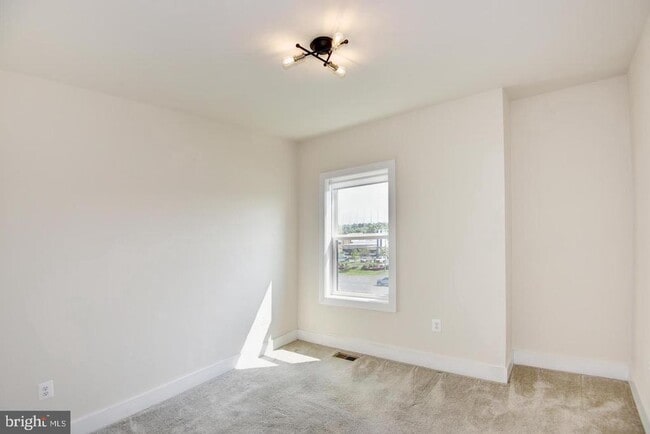Building Photo - 44858 Tiverton Sq