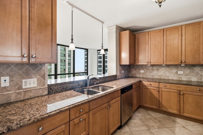 Building Photo - 201 N Westshore Dr