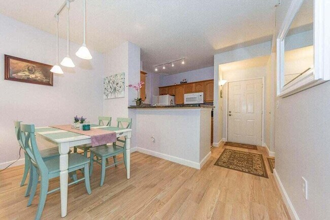 Building Photo - 630 S Sapodilla Ave