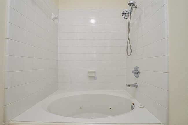 Building Photo - 3027 N Heights Hollow Ln