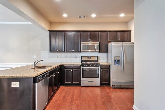 Building Photo - 2755 Maple Park Pl